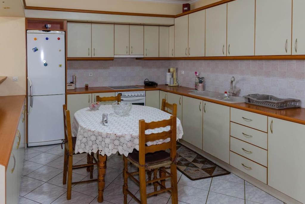 KarpenísionDimitri'S Mountain Houseアパートメント エクステリア 写真